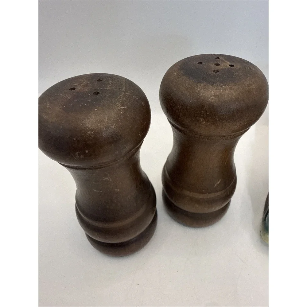Vintage Salt And Peer Shakers Lot Of 2 Wooden Set; Grandma Grandpa Hong Kong Set